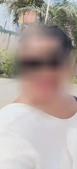 Aada, 25