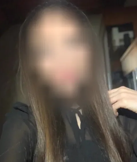 Julia, 27
