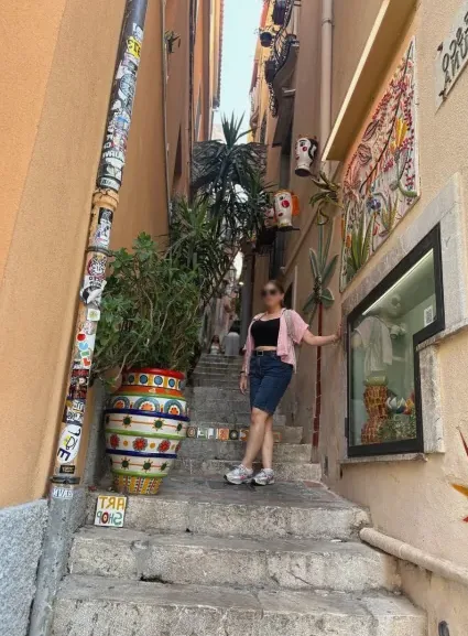 Nina, 35