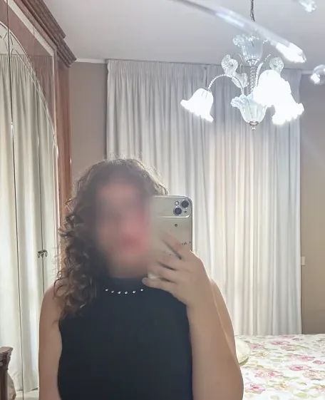 Sara, 21