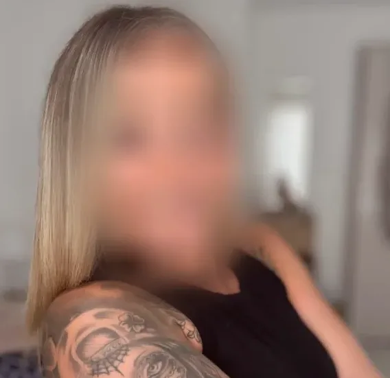 Sara, 36